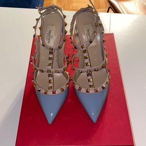 Valentino Garavani Leather Rockstud Pumps 100